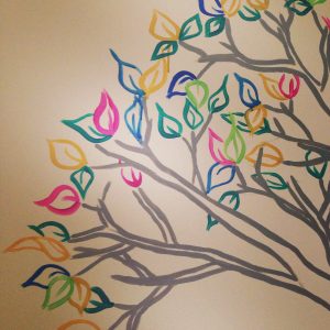 RojoSillon_Mural Infantil Pared_Buho y arbol_24