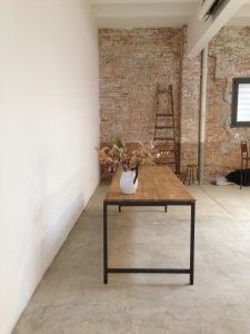 mesa madera y hierro rojosillon