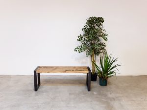 banco de madera y hierro rojosillon