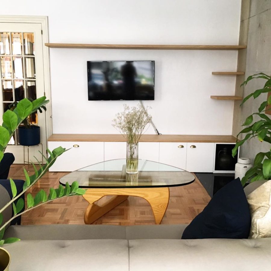 mobiliario salon hecho a medida lacado y roble