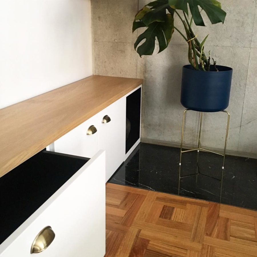mobiliario salon hecho a medida lacado y roble