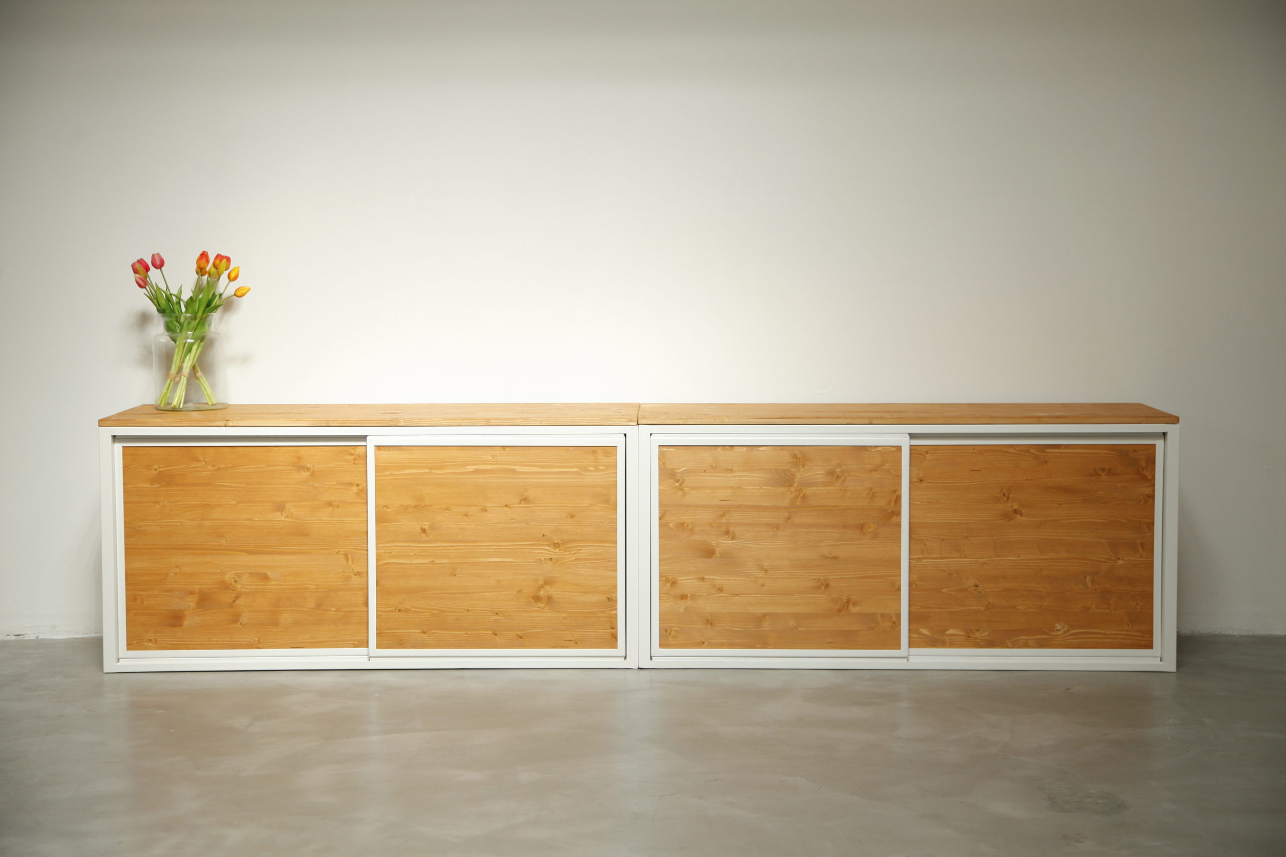 mobiliario a medida_mueble bajo con armario_rojosillon