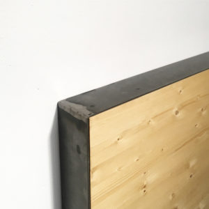 mobiliario a medida_cabecero de madera y plancha de hierro a conjunto con mesitas_rojosillon