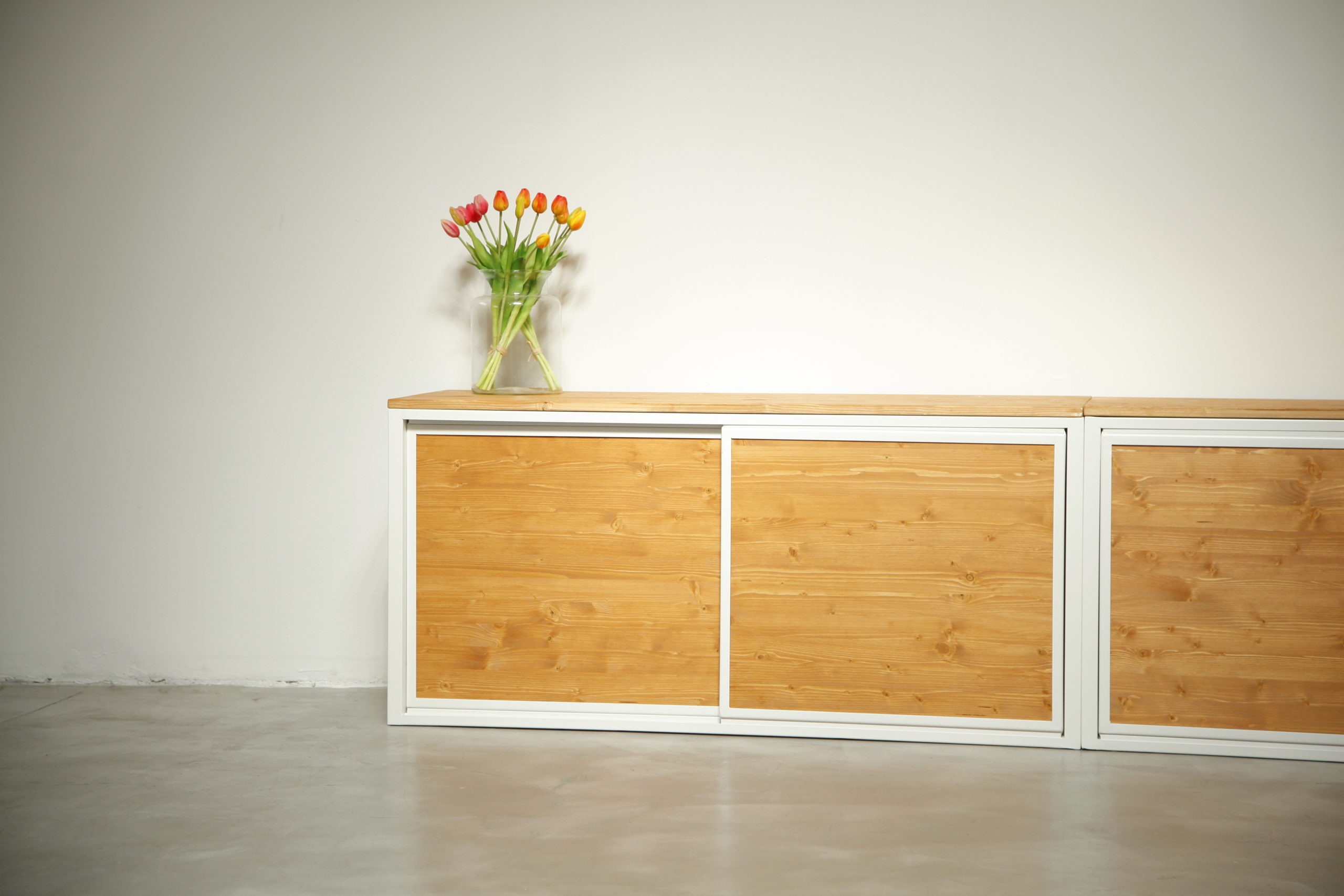 mobiliario a medida_mueble bajo con armario_rojosillon